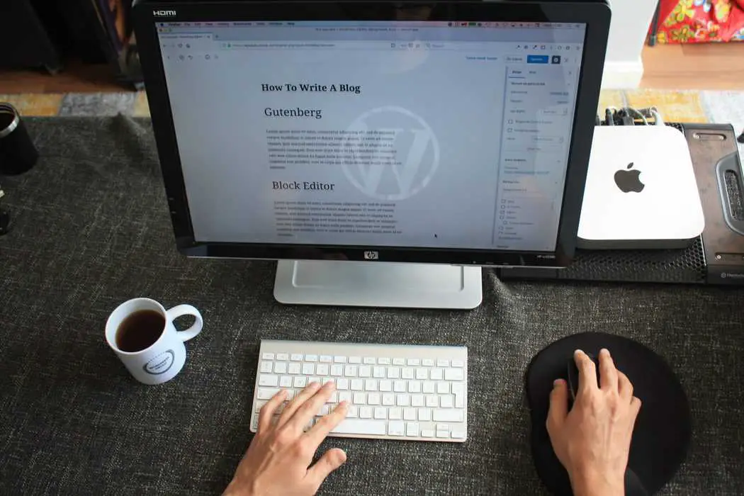 blogging for business showing person writing a post