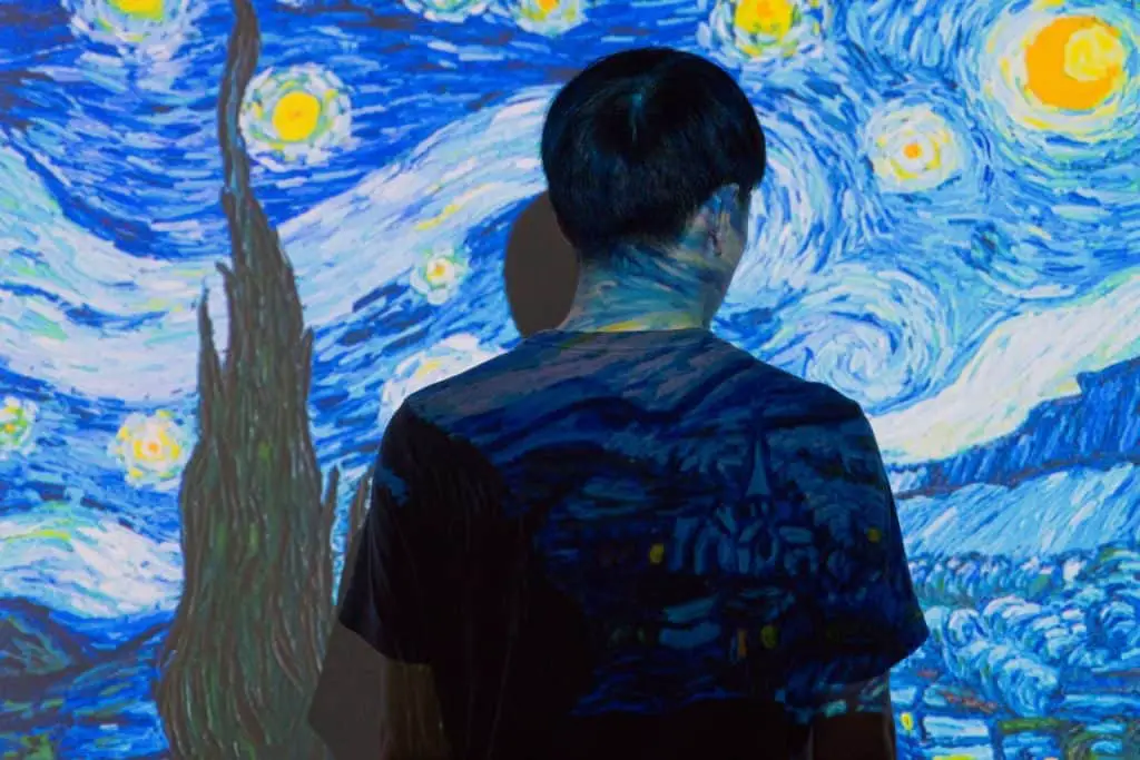 social media trends for 2023 - man in front of starry night painting - edutainment